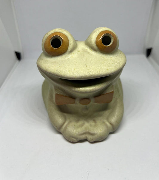 Vintage frog money box Quirky Stoneware toad Shelf concept 1980s