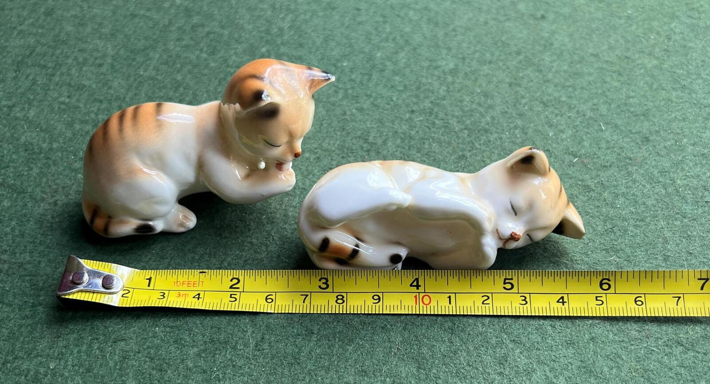 Cute ceramic kitten figurines. Pair of tabby cat ornaments. Kitsch kitty family.