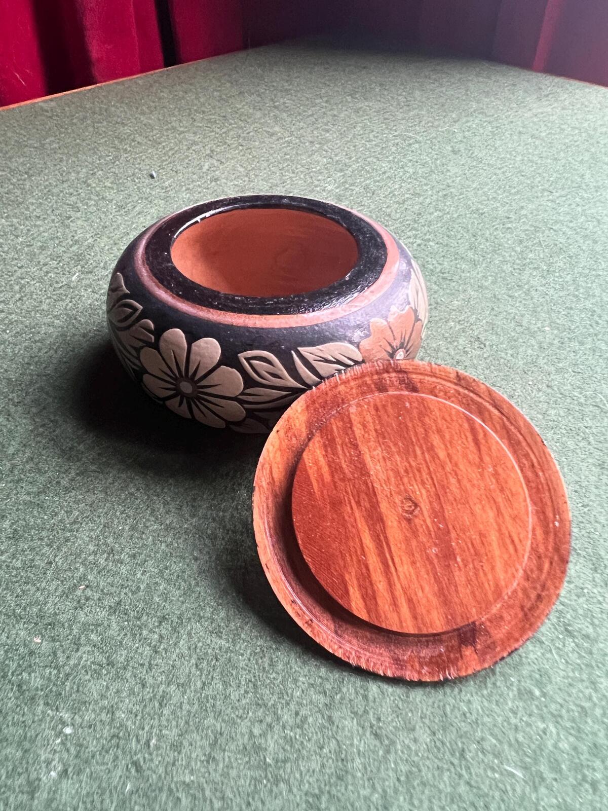 Vintage hand-painted floral lidded trinket box. Khokhloma folk art.