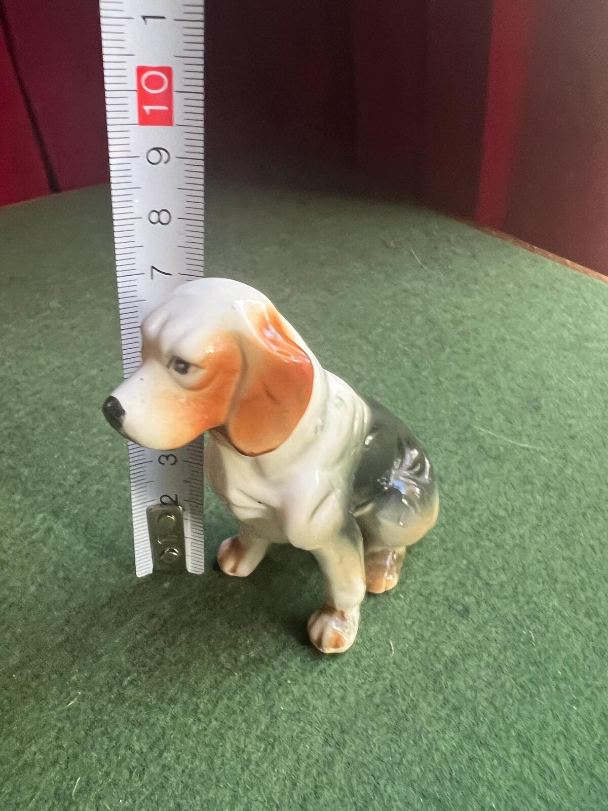 Vintage ceramic dog figurine. Sitting Beagle ornament. Dog lover gift.