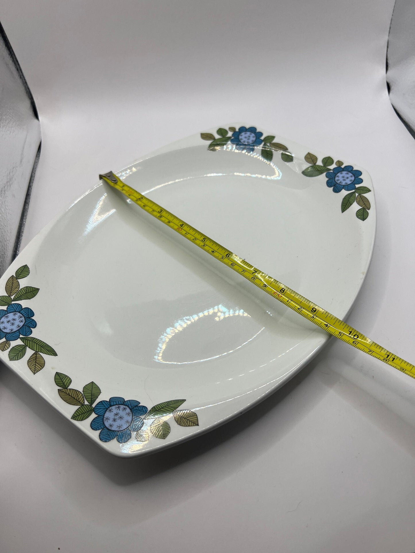 Vintage serving platter. 'Topic' Blue daisy design. J&G Meakin Ironstone England.