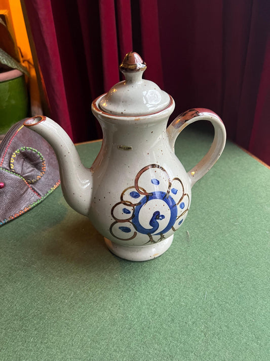 Stone ware tea coffee pot decorative peacock design.