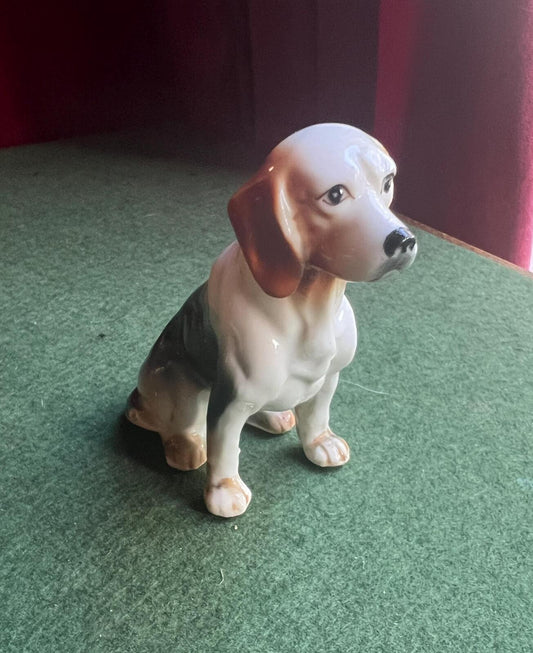 Vintage ceramic dog figurine. Sitting Beagle ornament. Dog lover gift.