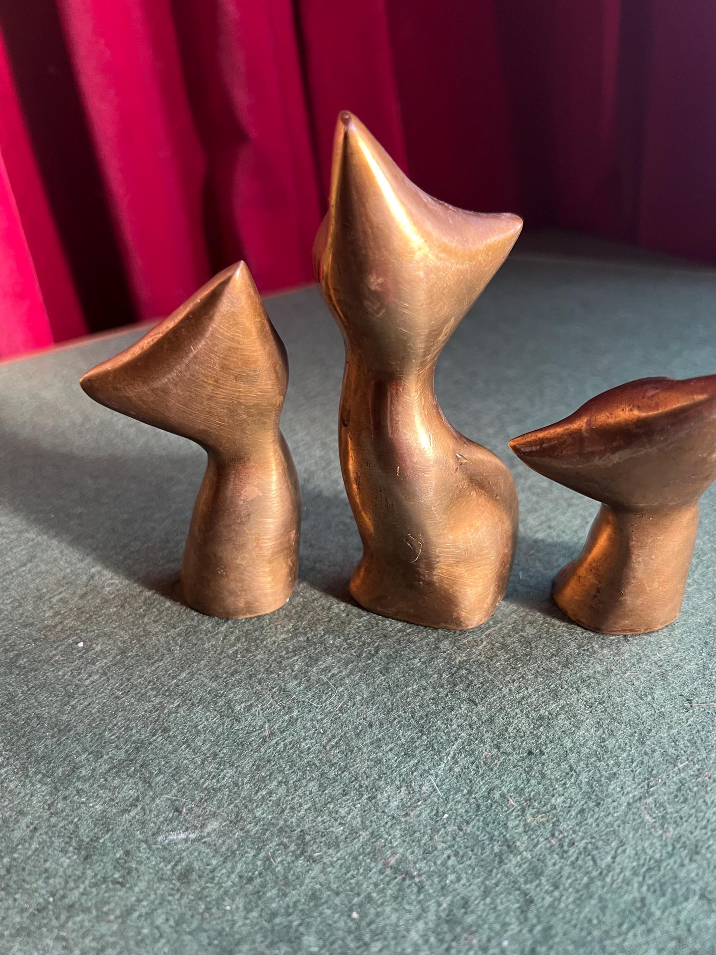 Vintage brass cat family. Quirky stylised mum cat and 2 kittens. Cat family paperweights.