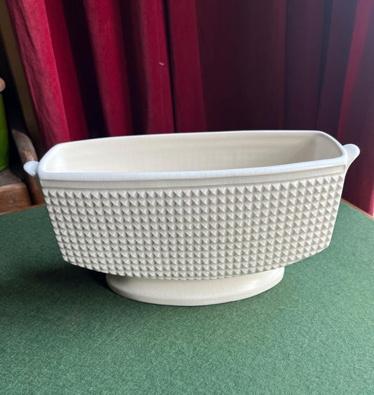Vintage Sylvac mantle vase. Stamped Sylvac 3953 Made In England