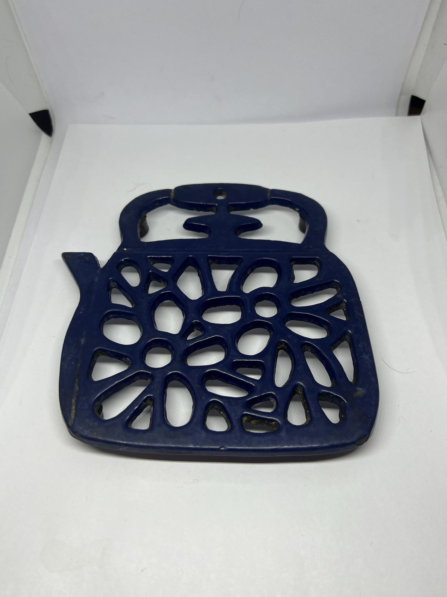Vintage cast iron Trivet. Blue kettle teapot shaped 4 footed kitchen worktop saver trivet.