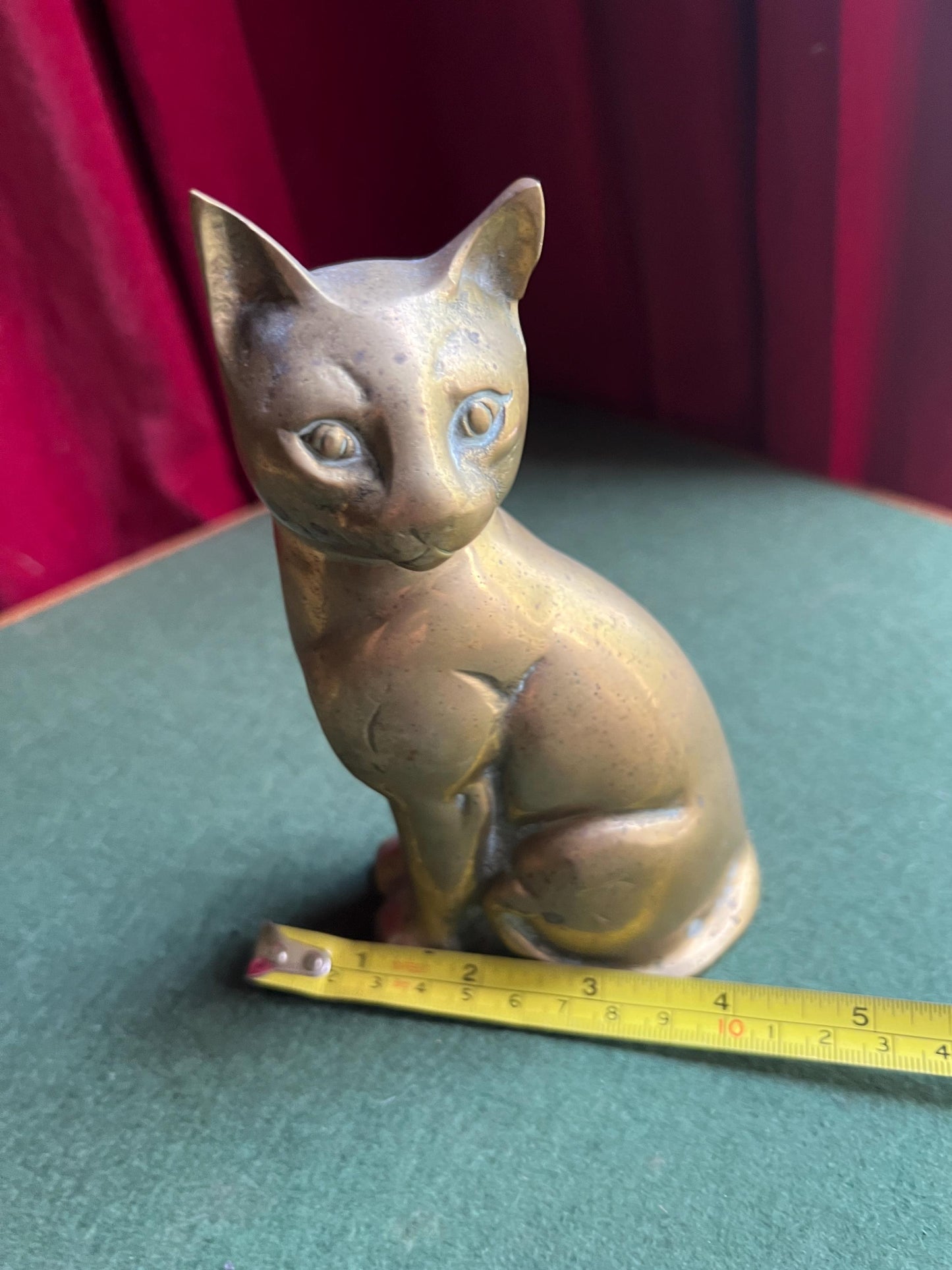 Vintage solid brass Siamese cat figurine. Sitting cat paperweight.