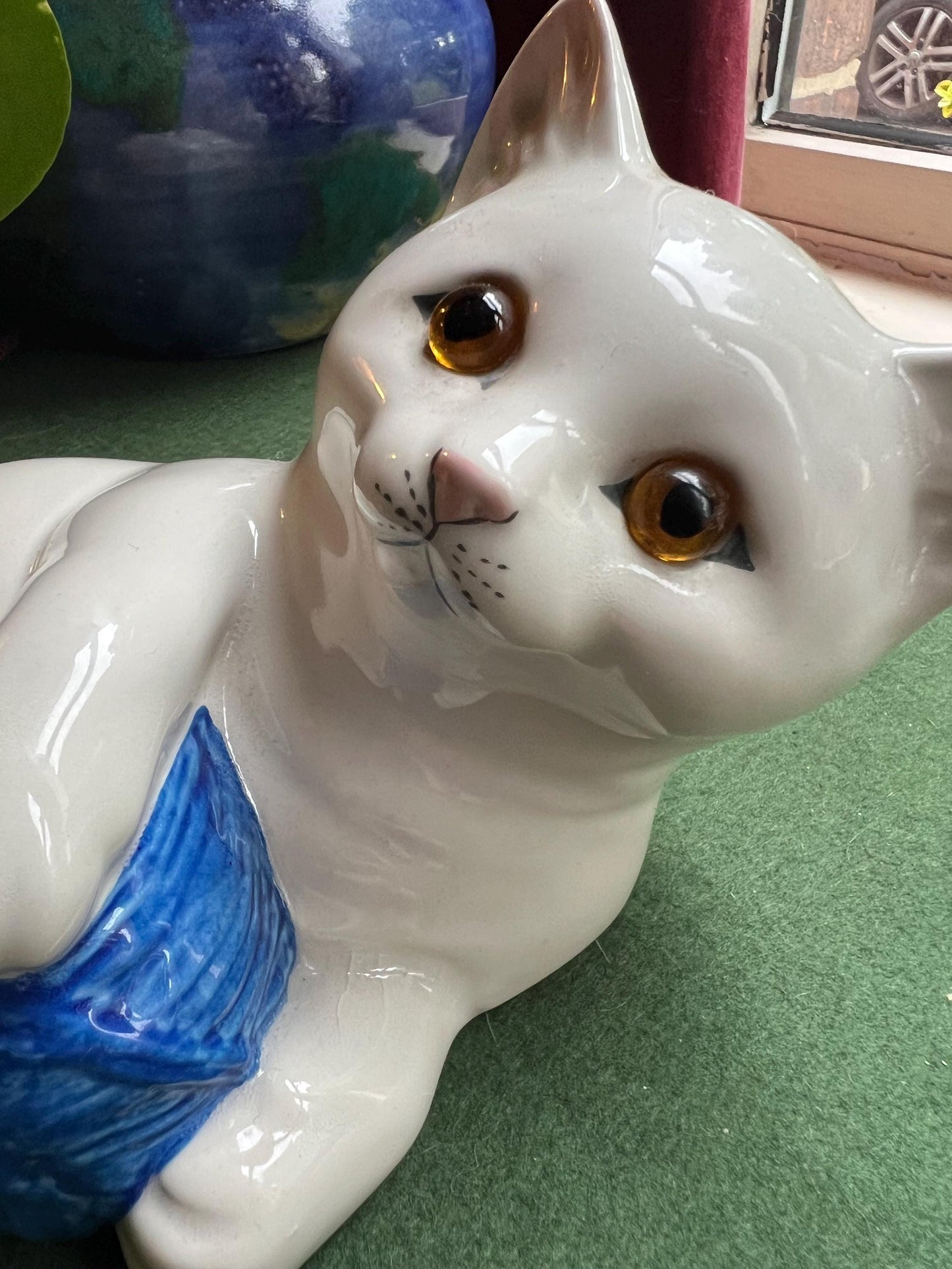 White kitten figurine with a ball of wool. Just Cats & co Staffordshire England.