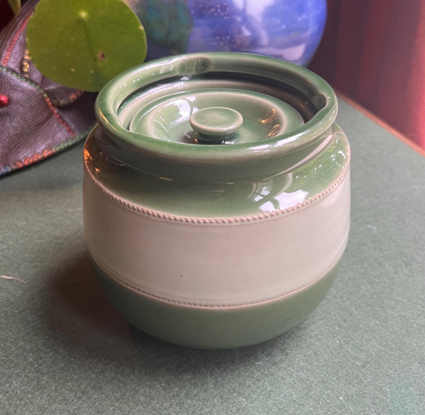 Vintage Antique Tobacco Jar Storage Pot Humidor. Stamped Aonian Pottery made in England.