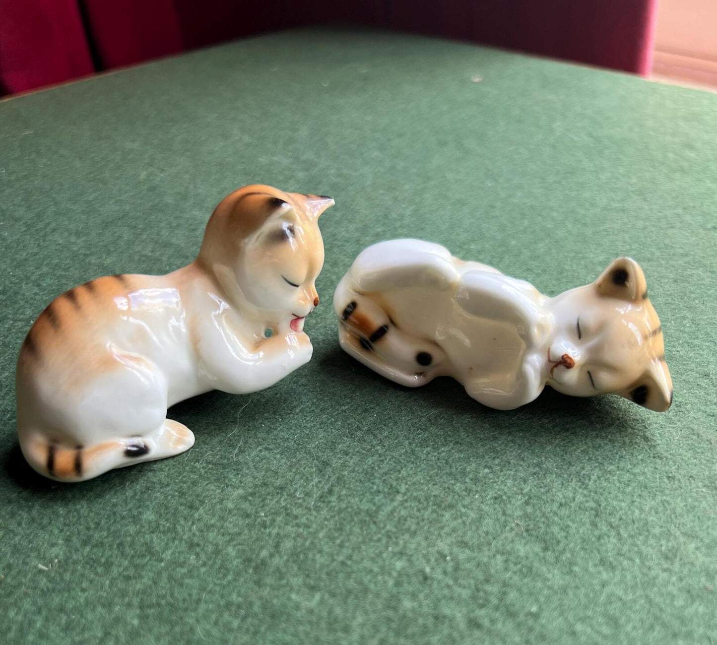 Cute ceramic kitten figurines. Pair of tabby cat ornaments. Kitsch kitty family.