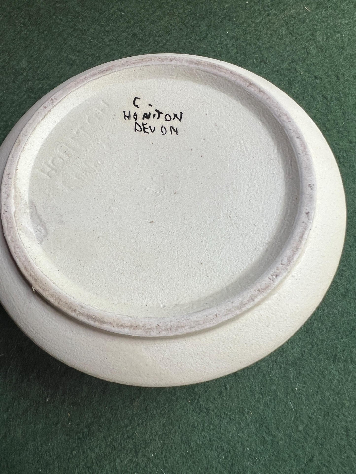 Vintage sugar bowl ceramic trinket ring bowl. Signed Honiton Devon.