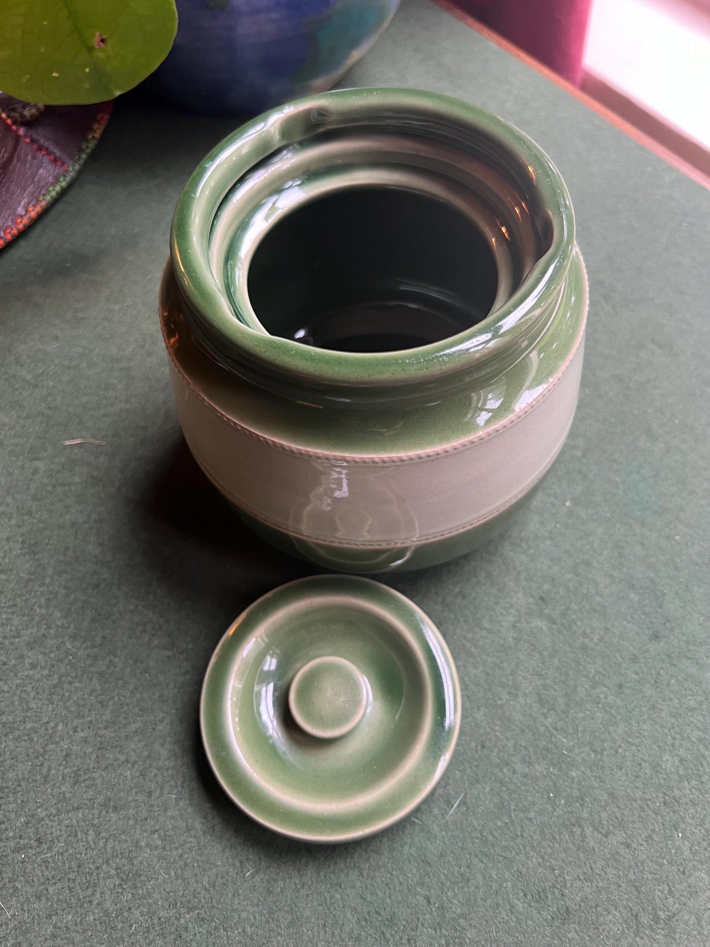 Vintage Antique Tobacco Jar Storage Pot Humidor. Stamped Aonian Pottery made in England.