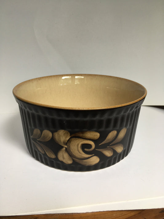 Vintage Denby Deep Pie dish casserole. Brown glazed stone ware with Daisy pattern. Stamped 1 1/2 pints Bakewell England.
