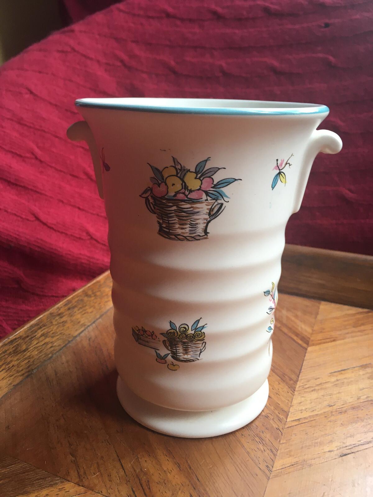 Utensil holder vase. Vintage Kitsch Crown Ducal Ware Petit Pierre.