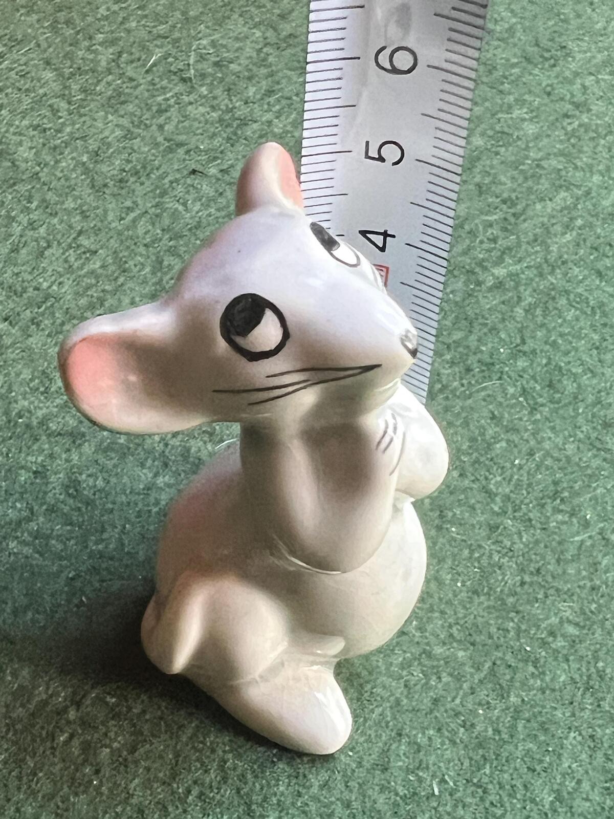 Quirky Vintage ceramic mouse figurine.