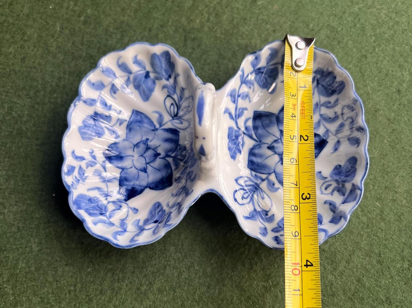 Vintage trinket dish. Ruffle edged handled blue white ceramic shell dish.