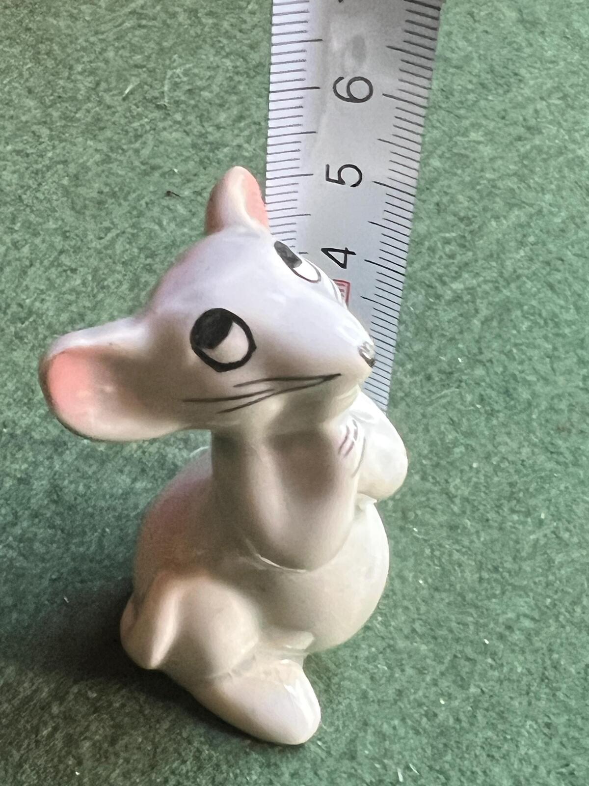 Quirky Vintage ceramic mouse figurine.