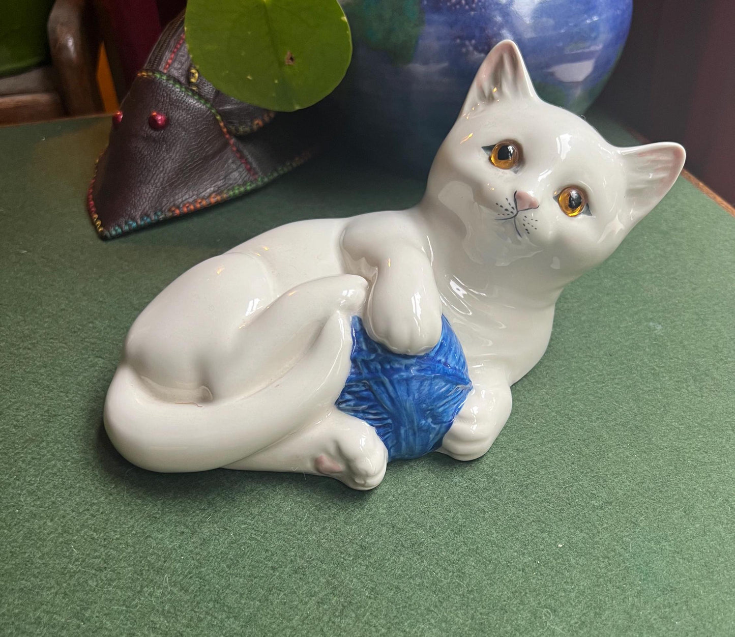 White kitten figurine with a ball of wool. Just Cats & co Staffordshire England.