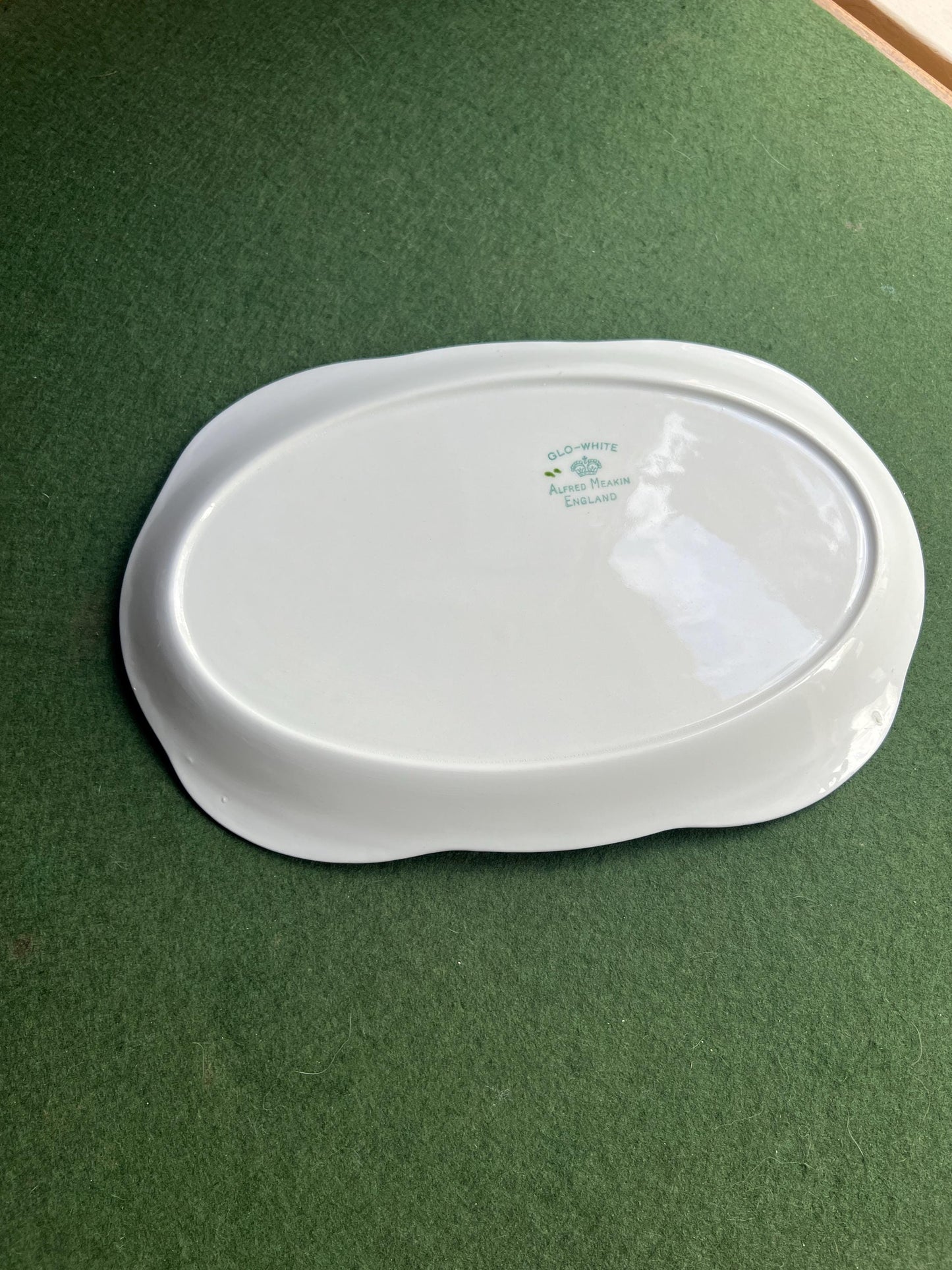 Beautiful ceramic dressing table tray. Stamped Glo-White Alfred Meakin England.