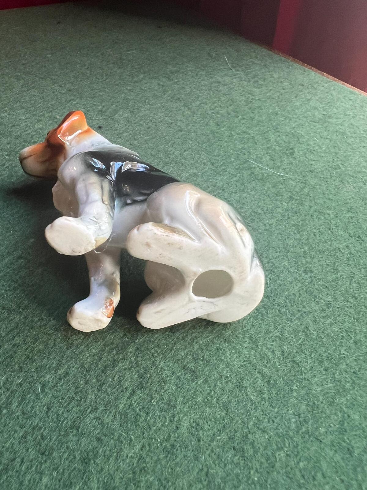 Vintage ceramic dog figurine. Sitting Beagle ornament. Dog lover gift.