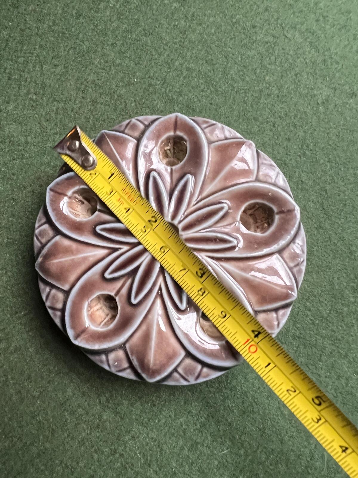 Beautiful Wade ceramic flower frog. Waterlily design. Brown blue glaze.