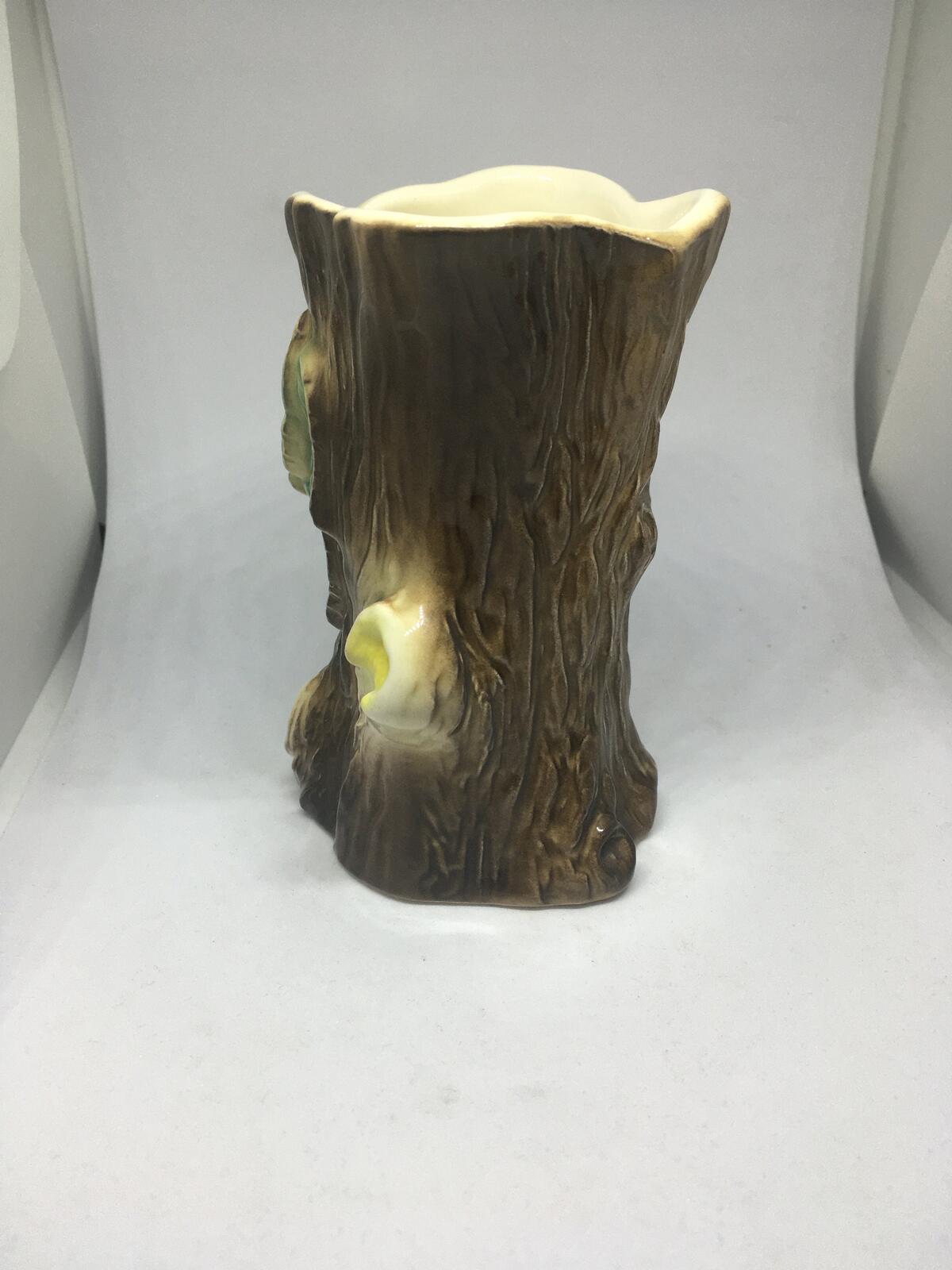 Vintage Hornsea ceramic tree stump vase sitting bunny. Made in England Fauna.