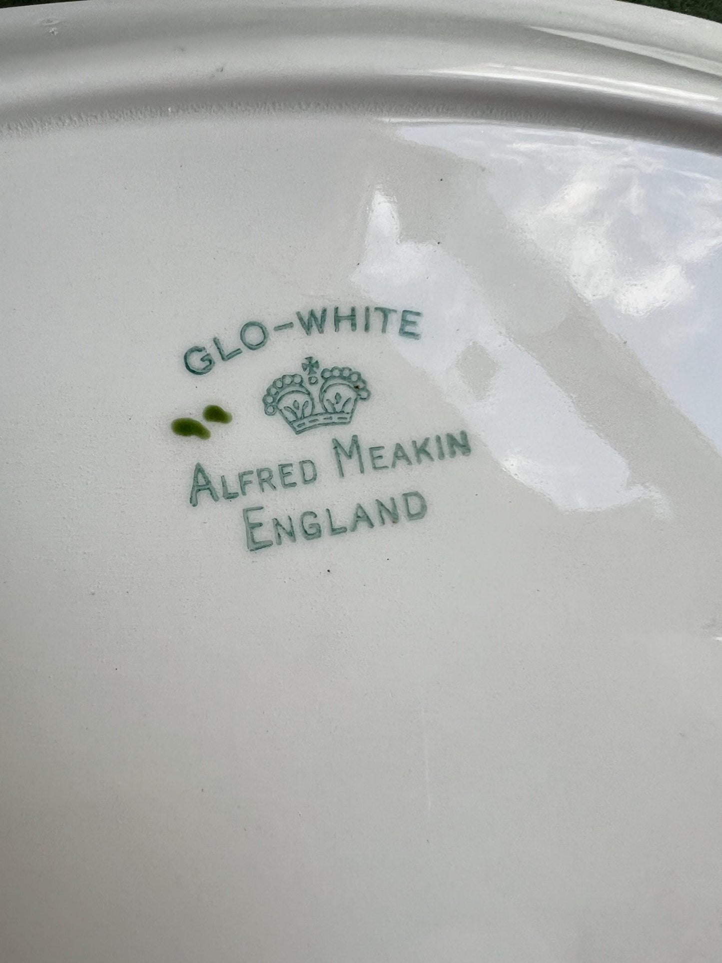 Beautiful ceramic dressing table tray. Stamped Glo-White Alfred Meakin England.