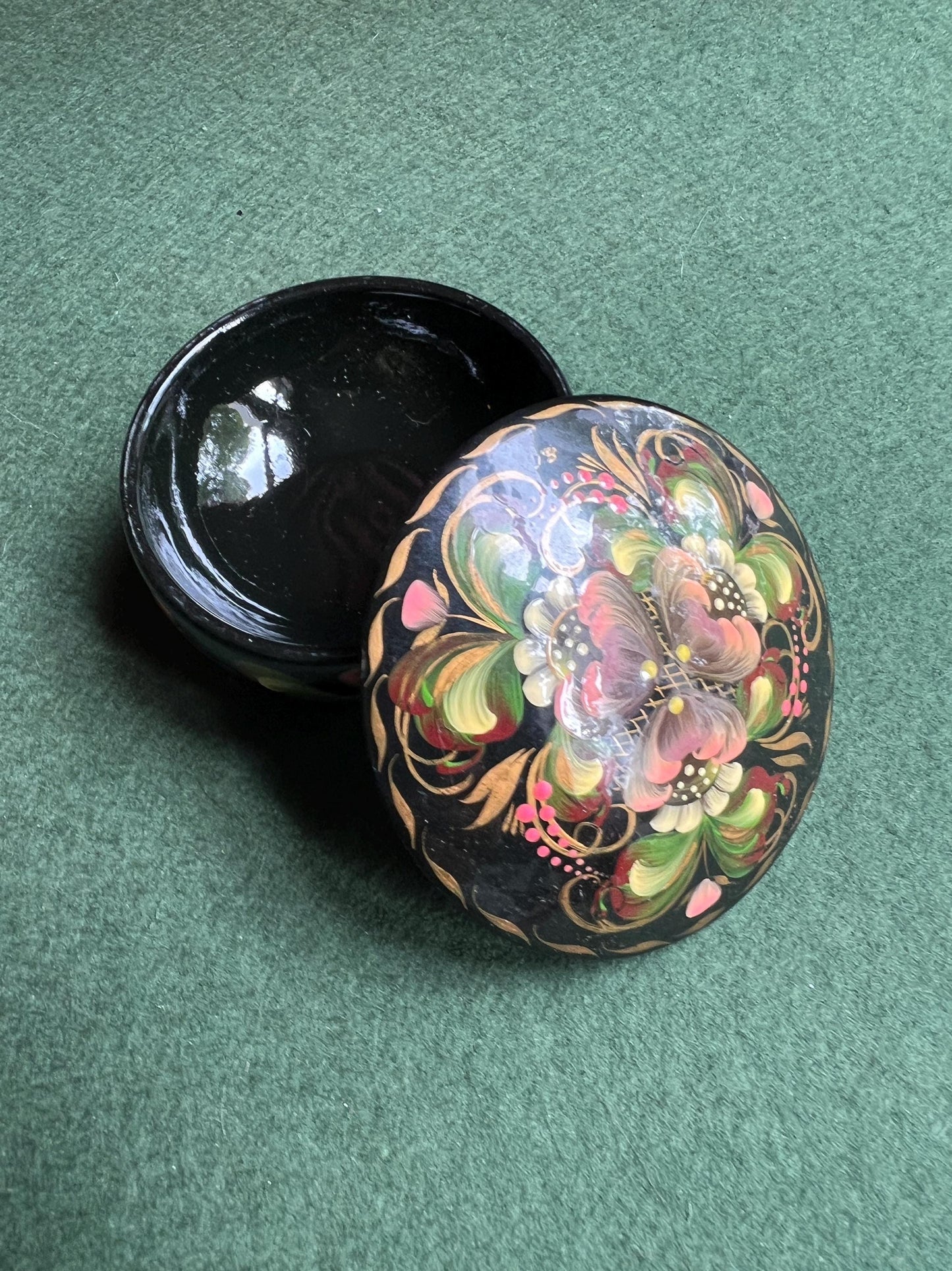 Vintage Russian trinket box. Hand painted floral lacquered design on paper mâché box.