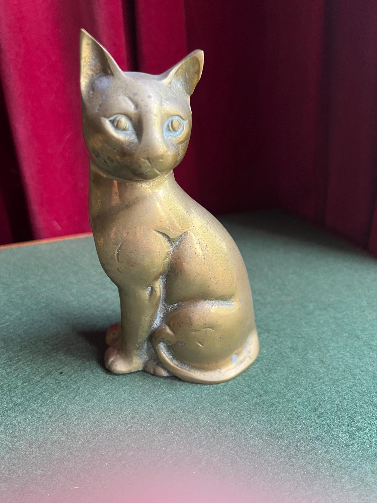 Vintage solid brass Siamese cat figurine. Sitting cat paperweight.