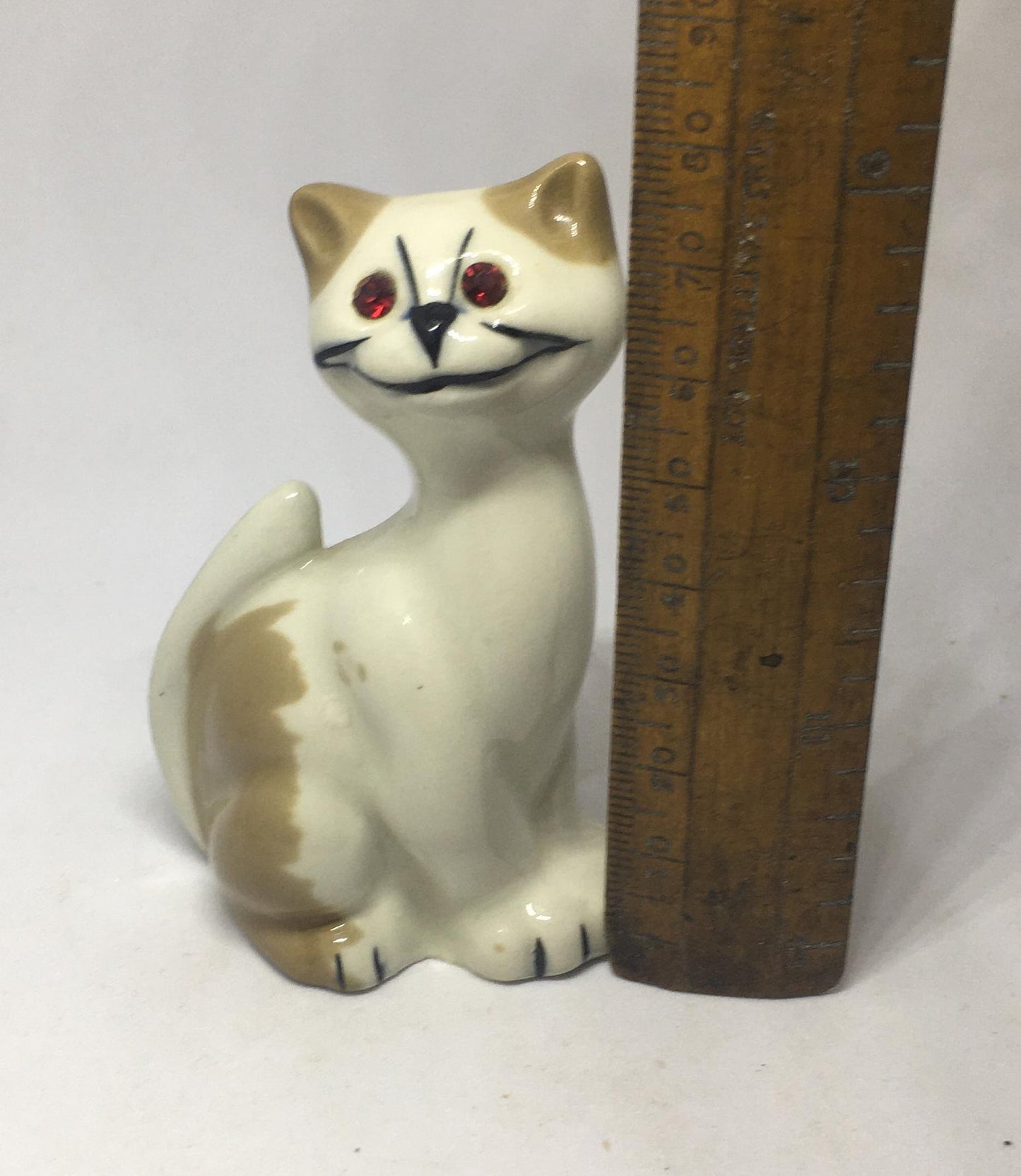 Red eyed smiling ceramic cat figurine. Stamped Weetman Giftware.