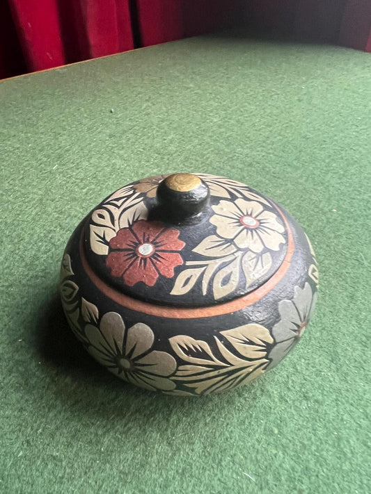 Vintage hand-painted floral lidded trinket box. Khokhloma folk art.
