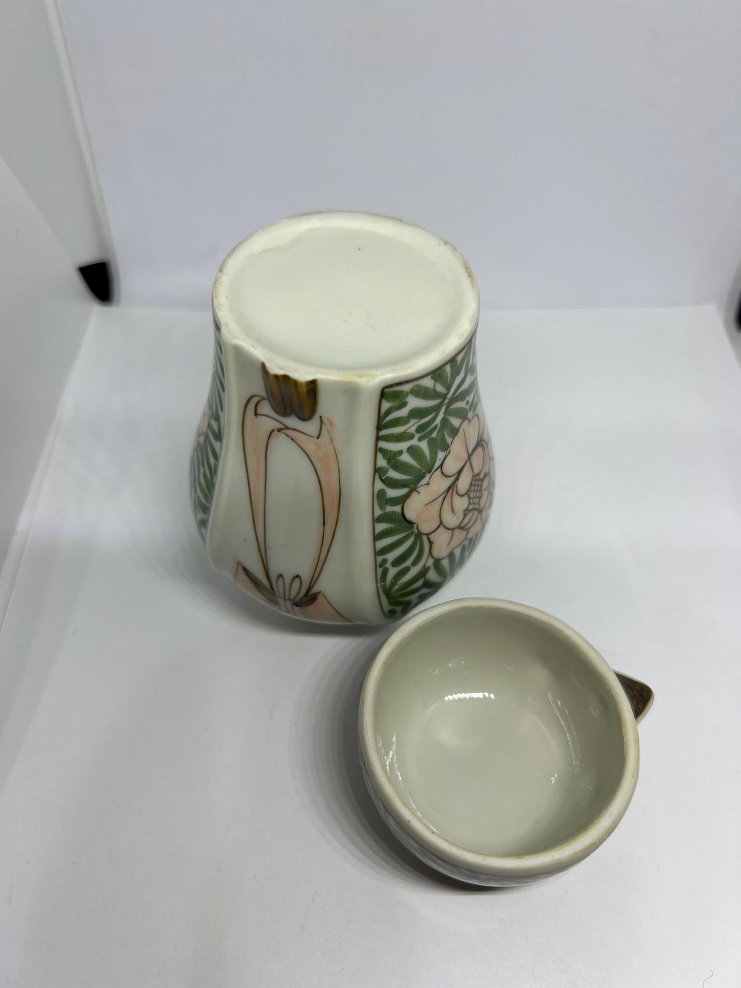 Vintage owl lidded ginger jar. Hand painted ceramic owl lidded pot.