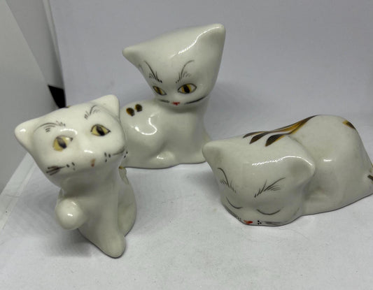 Cat family figurines. Ceramic cat ornaments