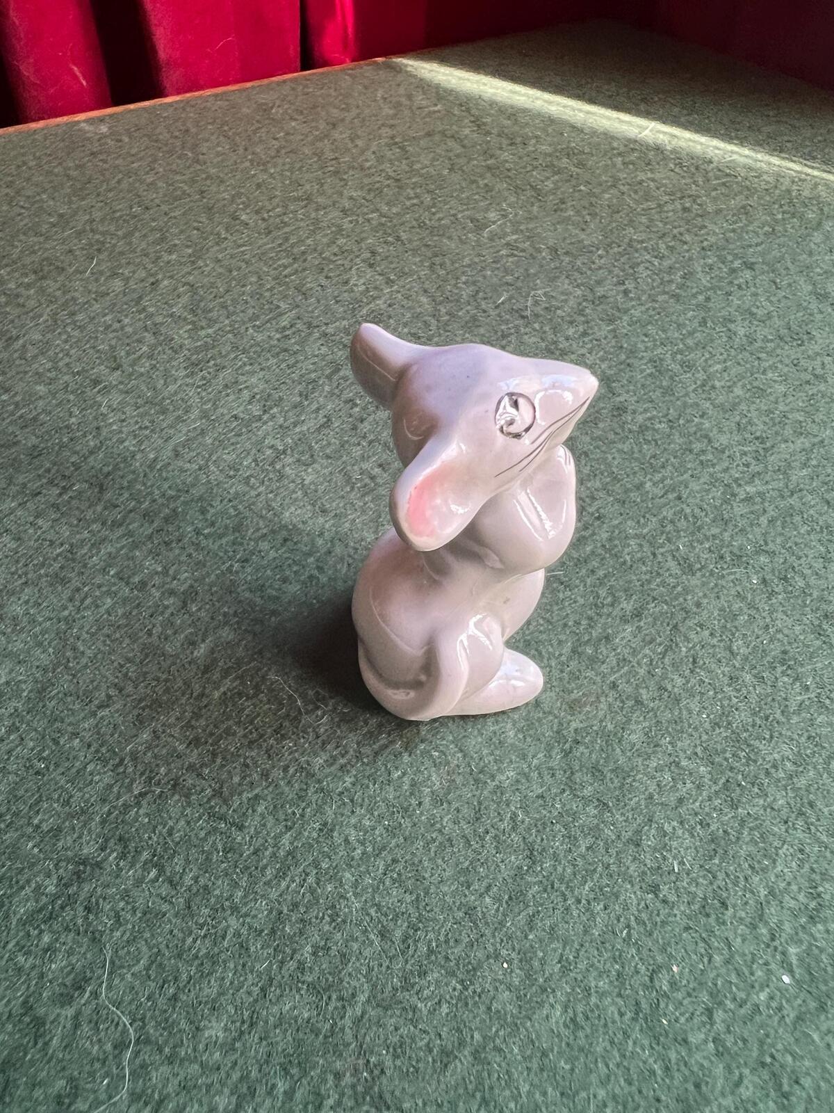 Quirky Vintage ceramic mouse figurine.