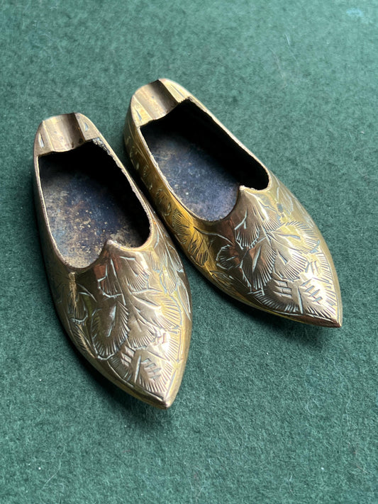 Vintage brass pair of shoes ashtrays. Indian etched brass.