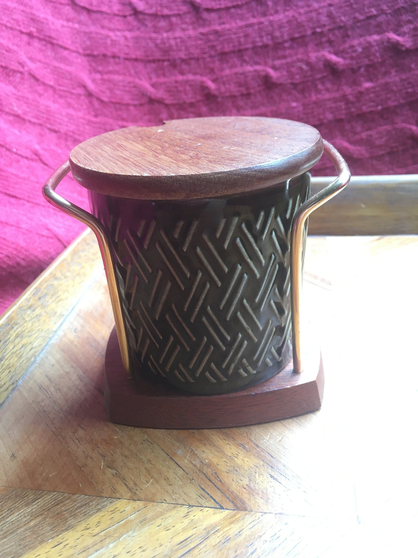 Sugar honey pot. Wyncraft Made in England.