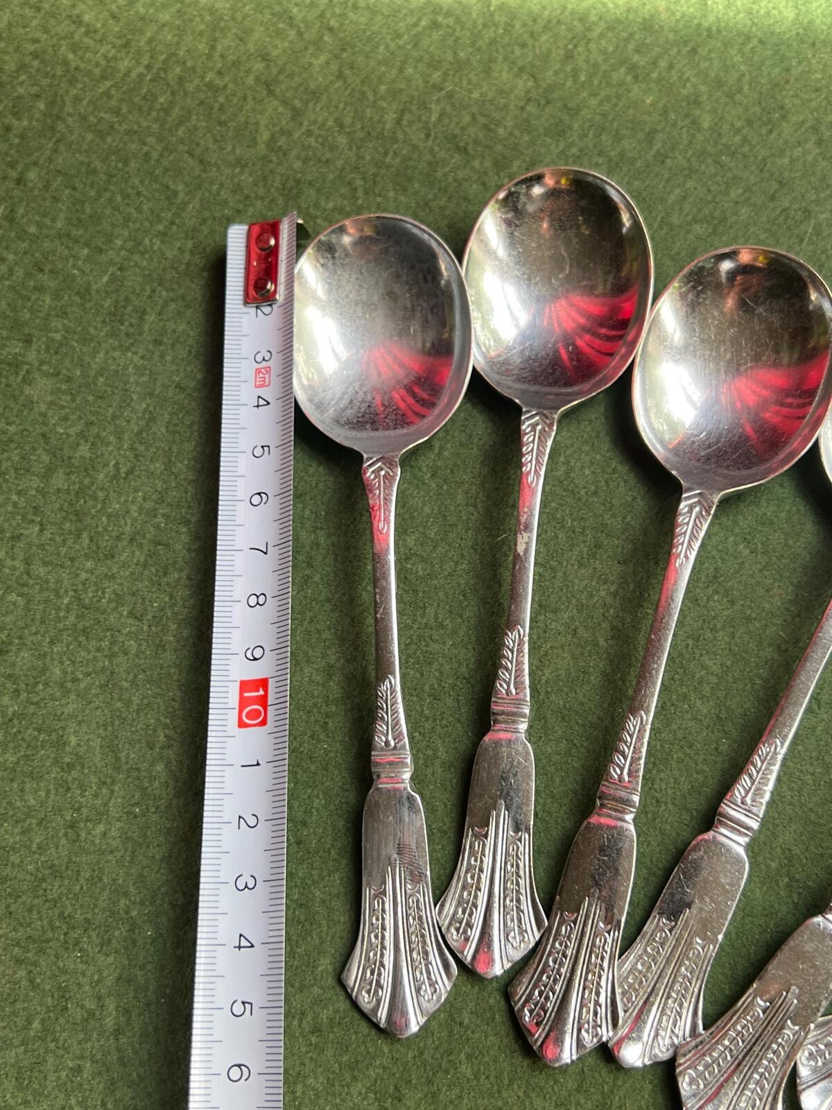Set of 6 vintage desert spoons. Fan design on handle.