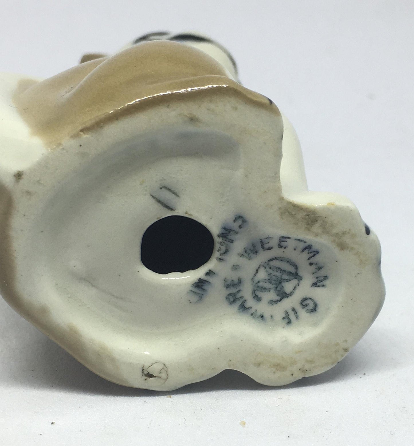 Red eyed smiling ceramic cat figurine. Stamped Weetman Giftware.