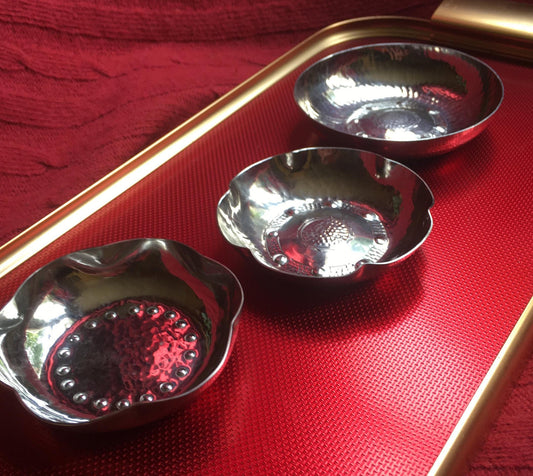 Staybrite trinket pin dish. Arts and Crafts movement key dish. Silver tone console. Stamped KSIA Hand beaten 1x Keswick 2x Borrowdale.