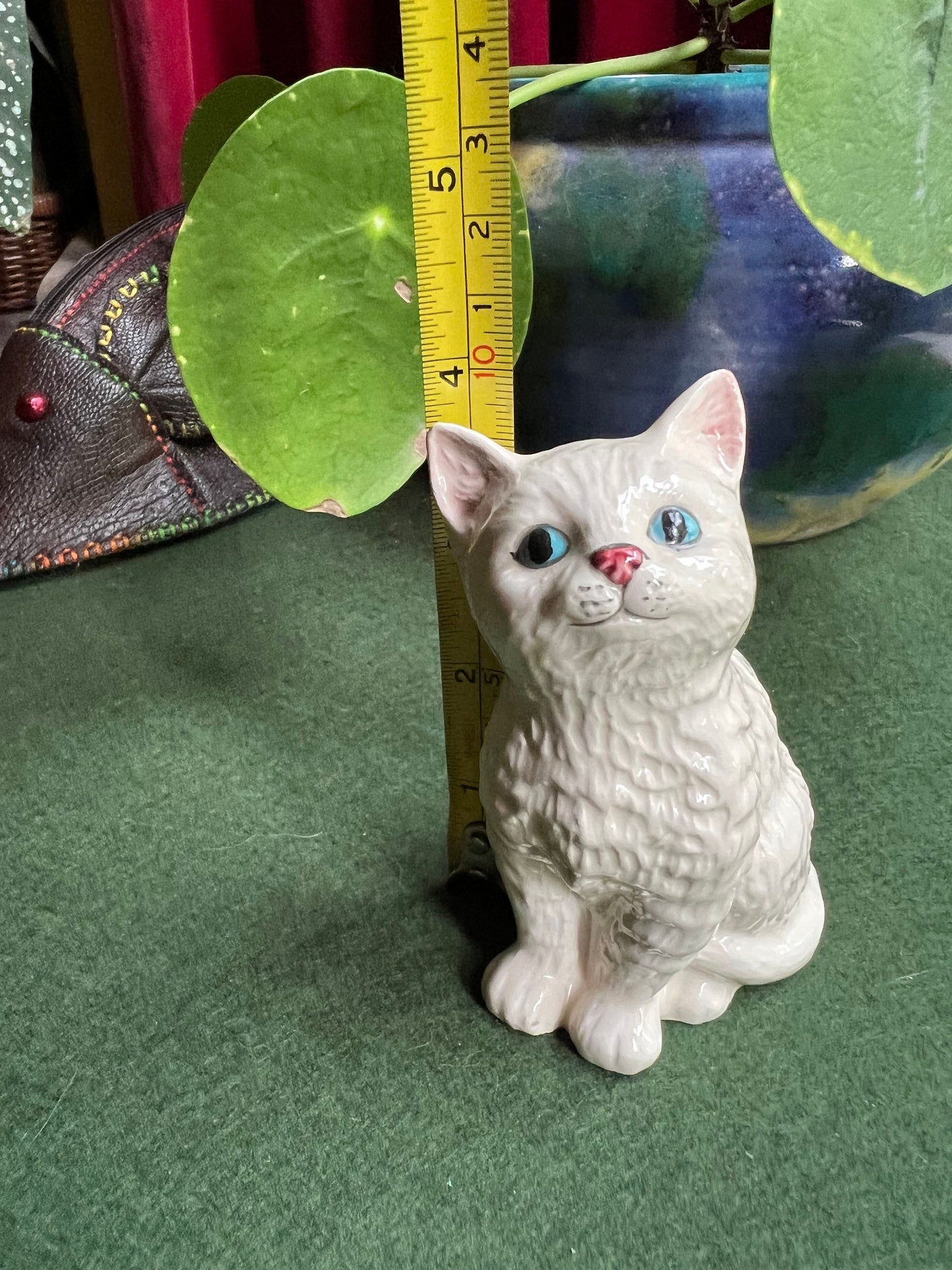 Royal Doulton Star gazing ceramic kitten.