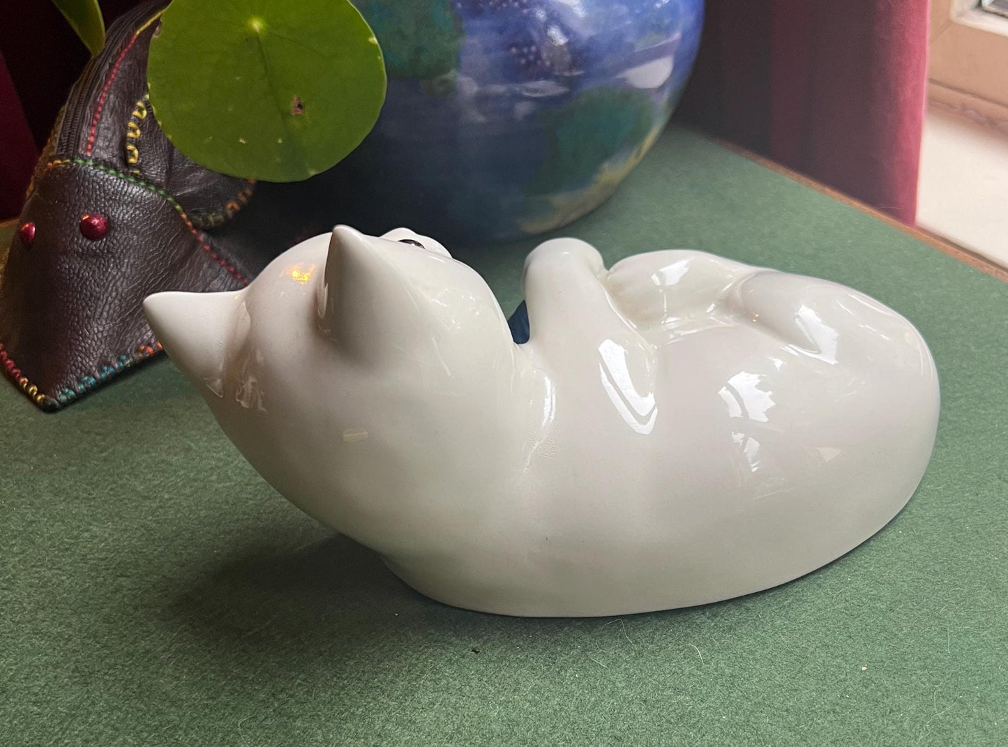 White kitten figurine with a ball of wool. Just Cats & co Staffordshire England.
