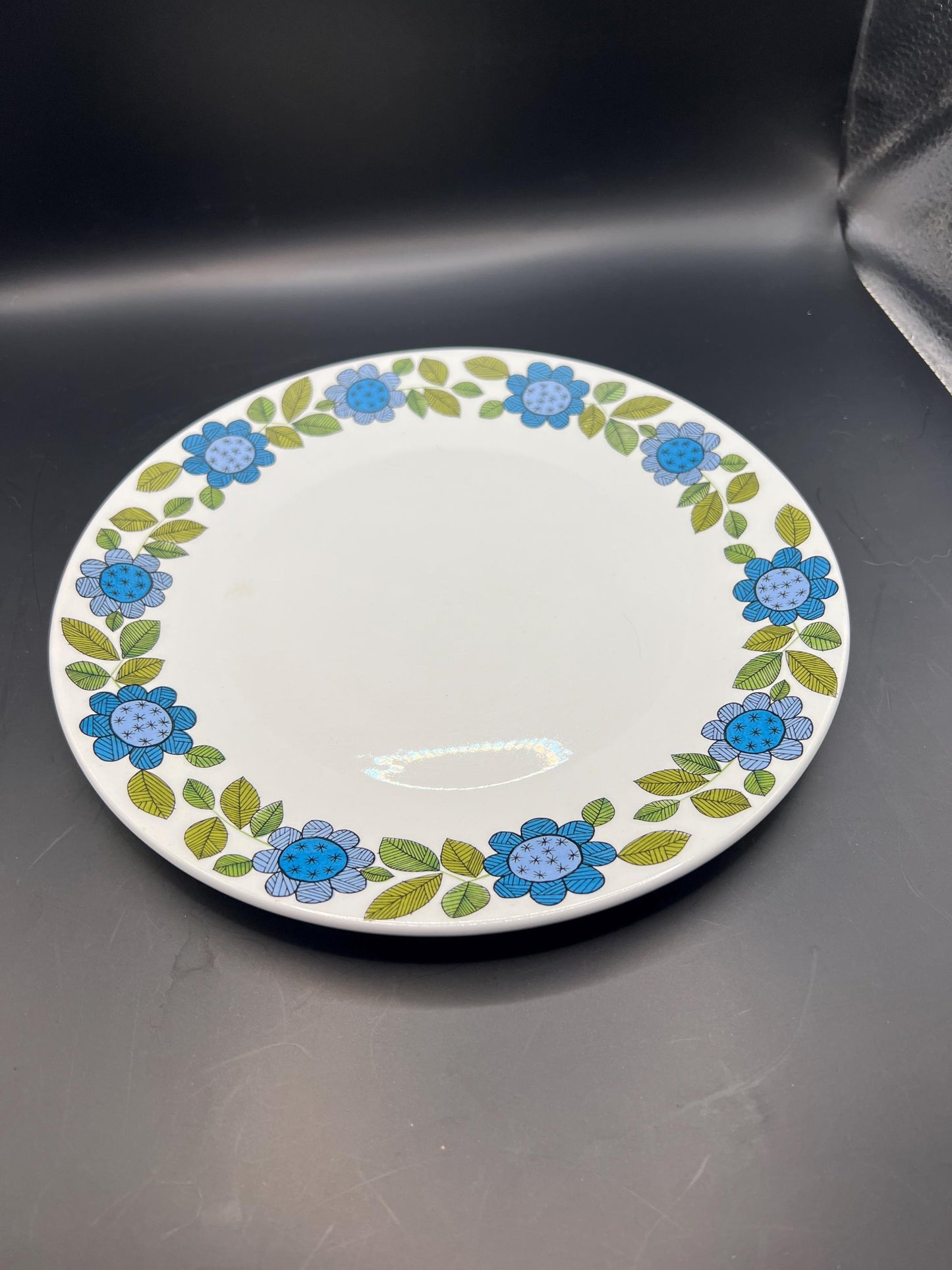 Vintage cake plate Floral pattern JG Meakin Studio Topic Floral line.