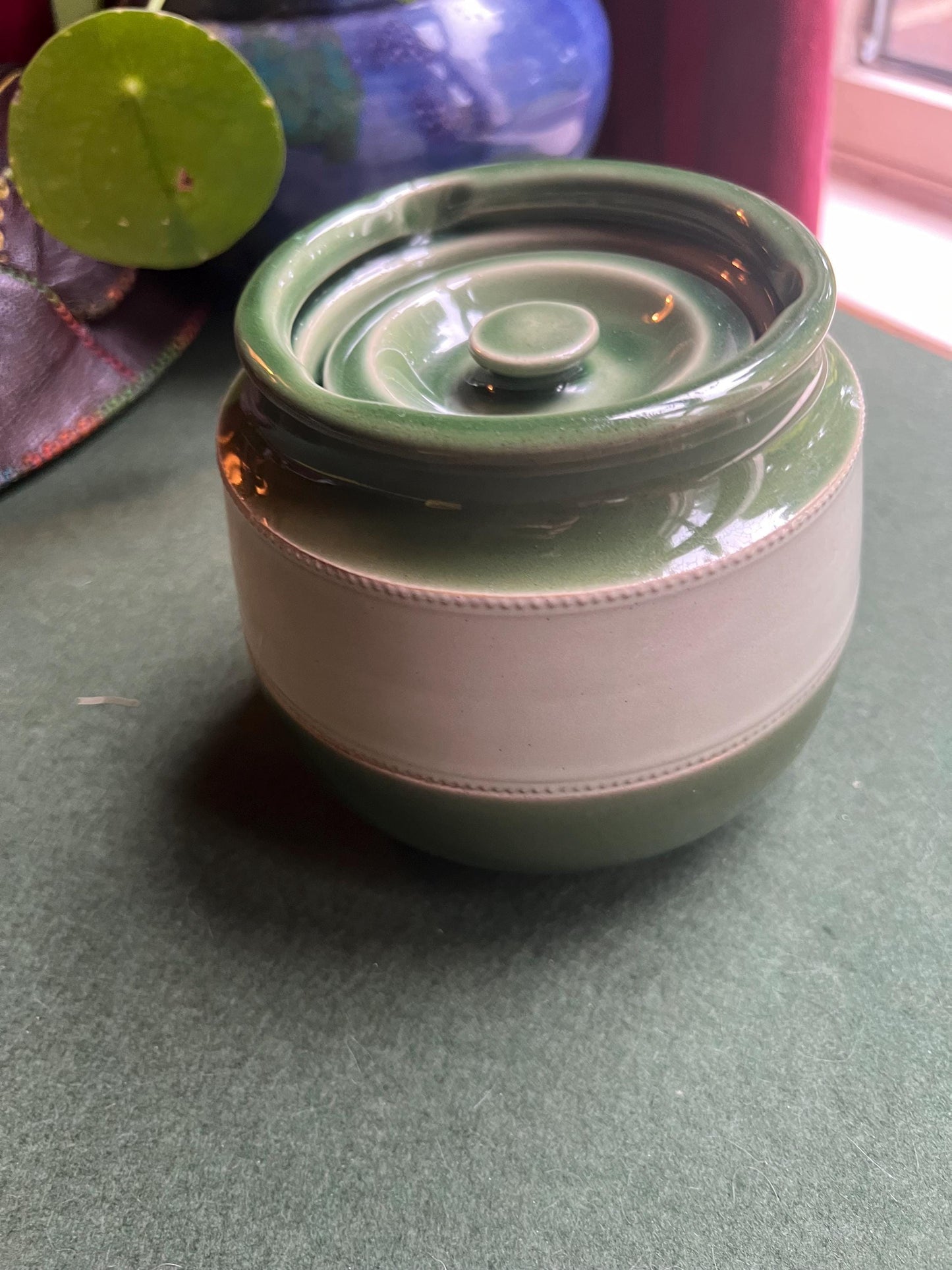 Vintage Antique Tobacco Jar Storage Pot Humidor. Stamped Aonian Pottery made in England.