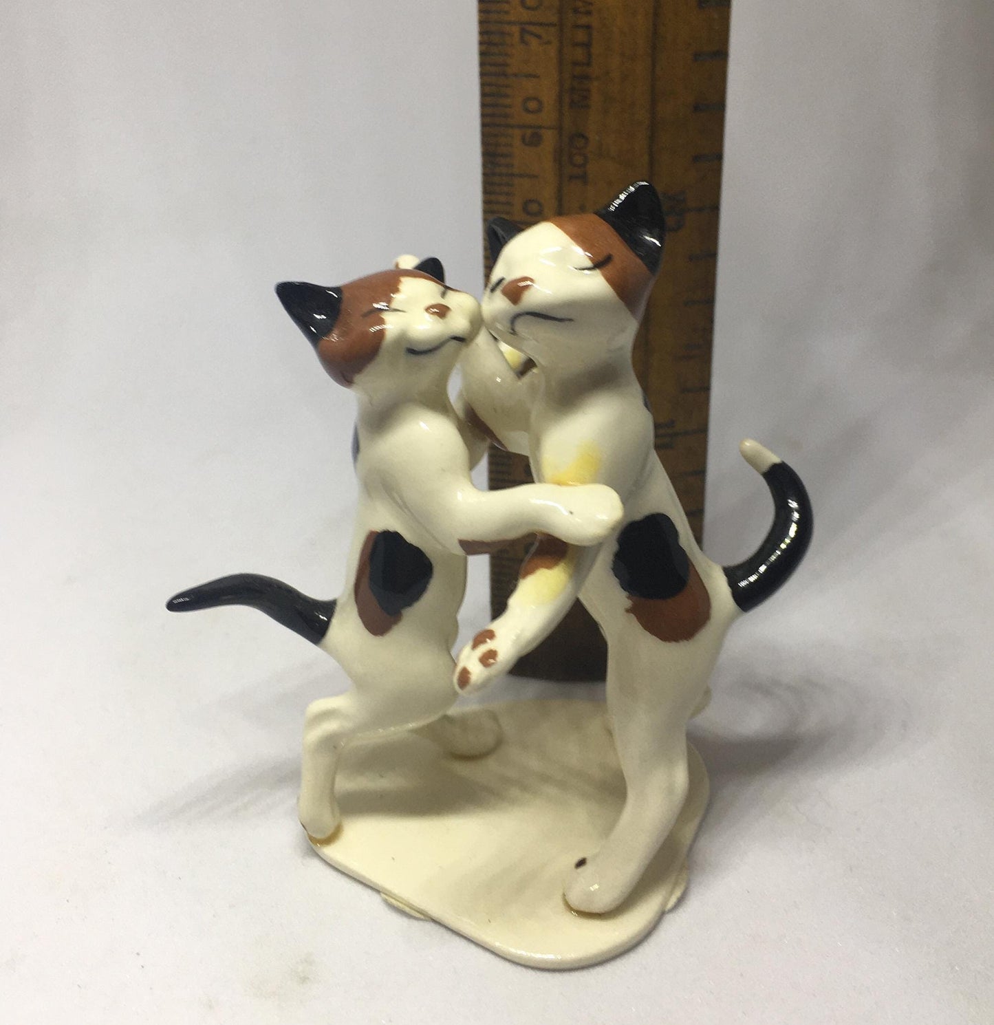 Hagen-Renaker Dancing cats figurine. Stickered Dancing cats Romanticon