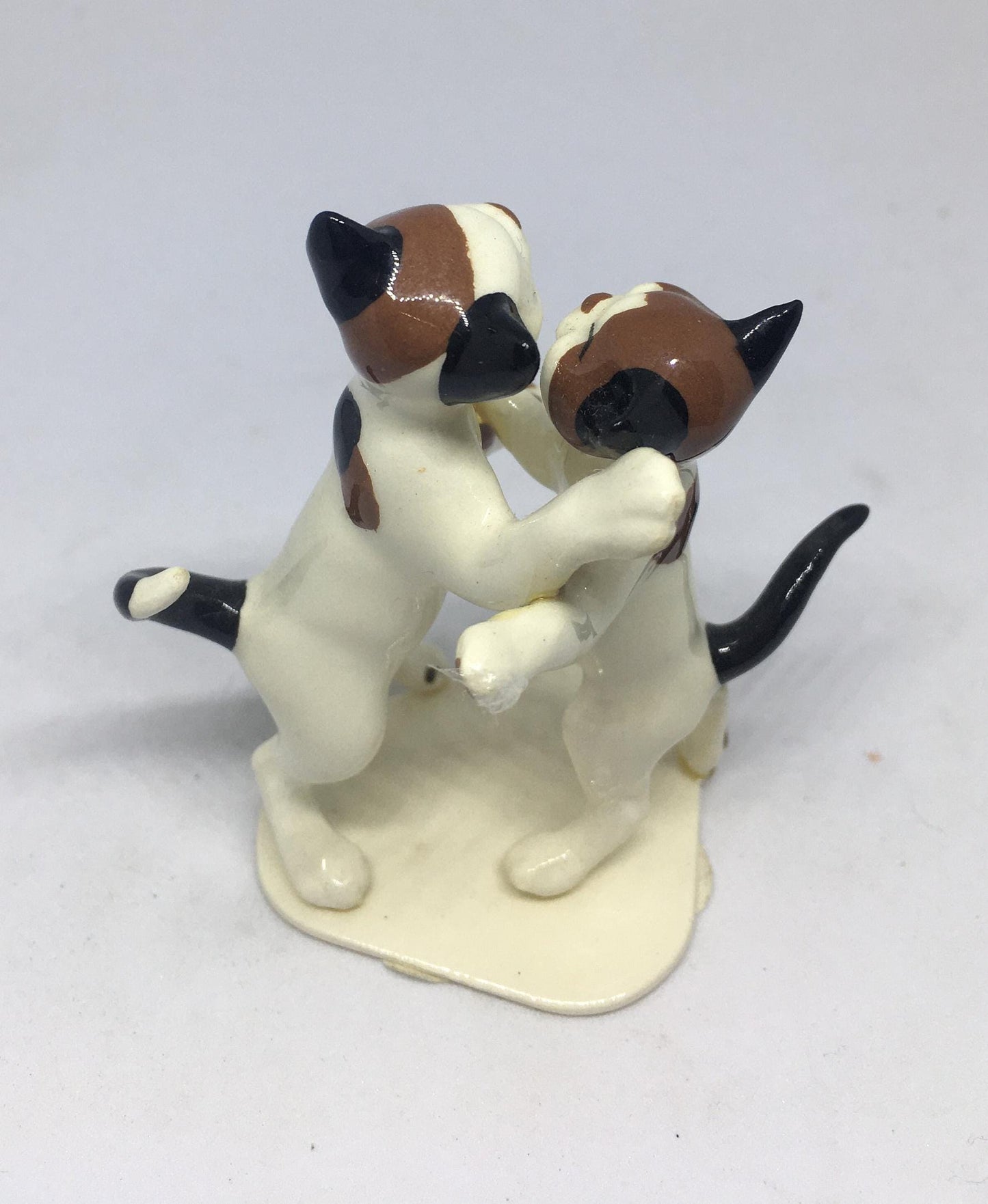 Hagen-Renaker Dancing cats figurine. Stickered Dancing cats Romanticon