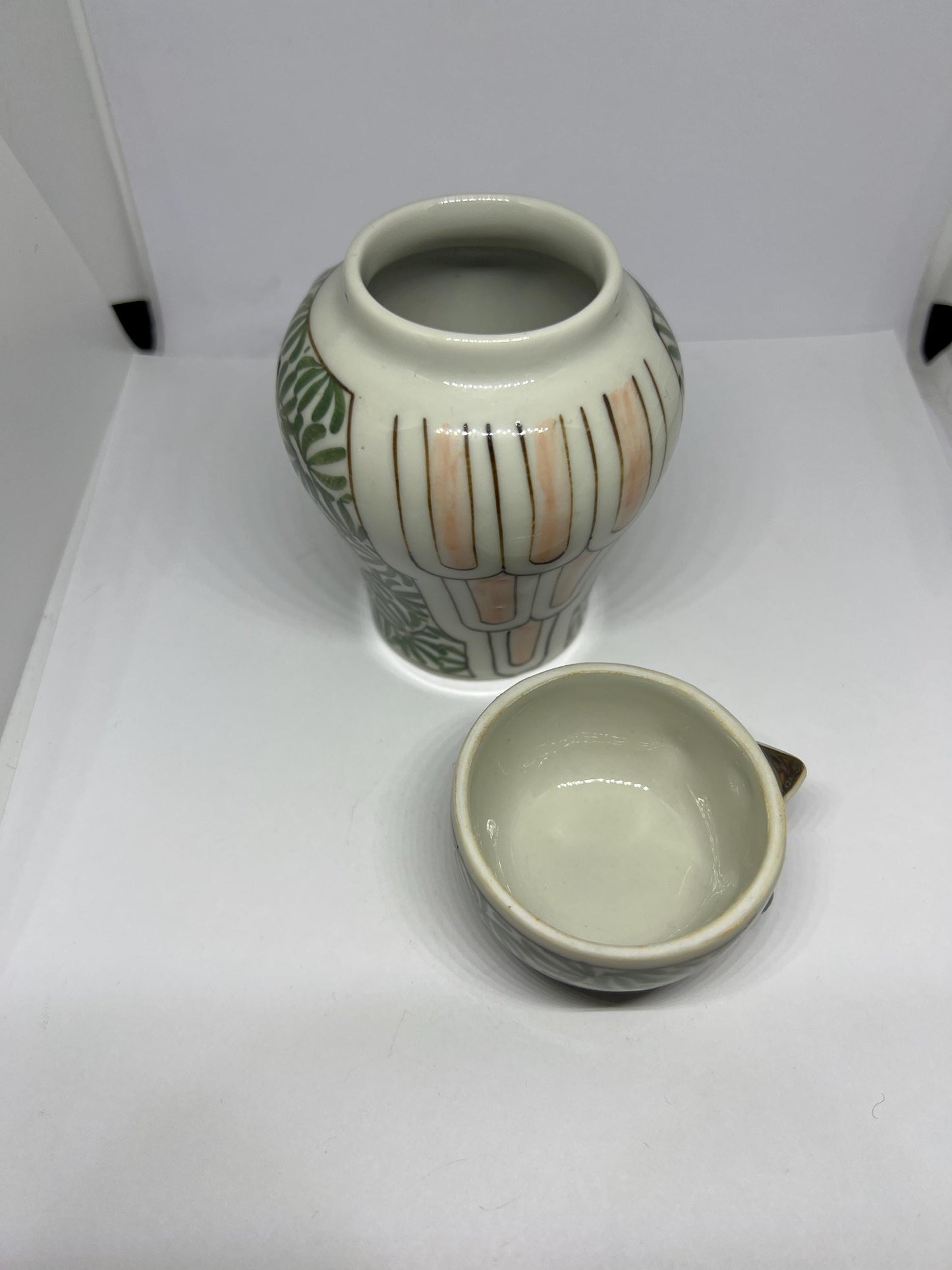 Vintage owl lidded ginger jar. Hand painted ceramic owl lidded pot.