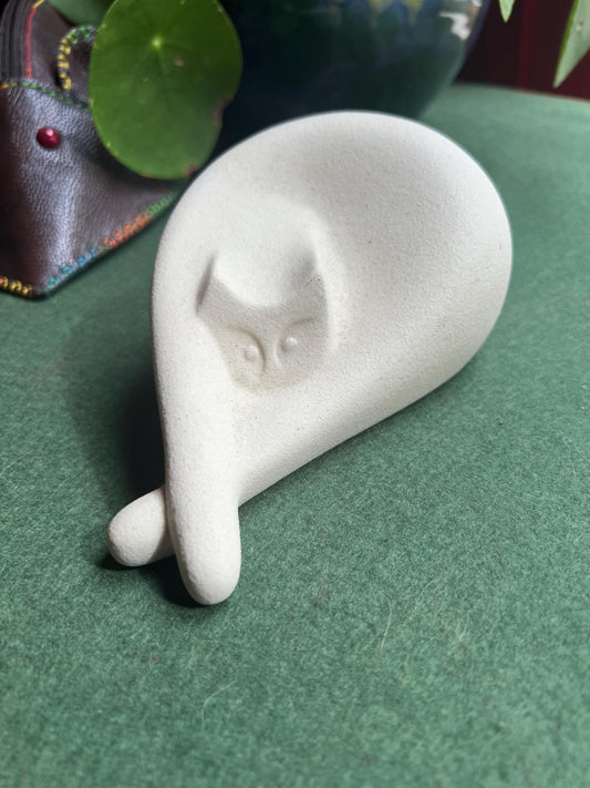 Modernist Stone ware relaxing cat figurine Lineasette Made in Italy