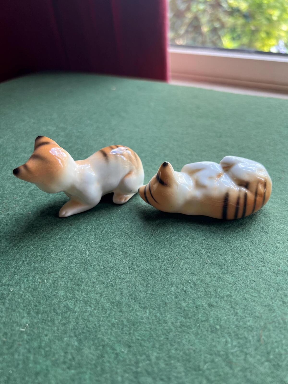 Cute ceramic kitten figurines. Pair of tabby cat ornaments. Kitsch kitty family.