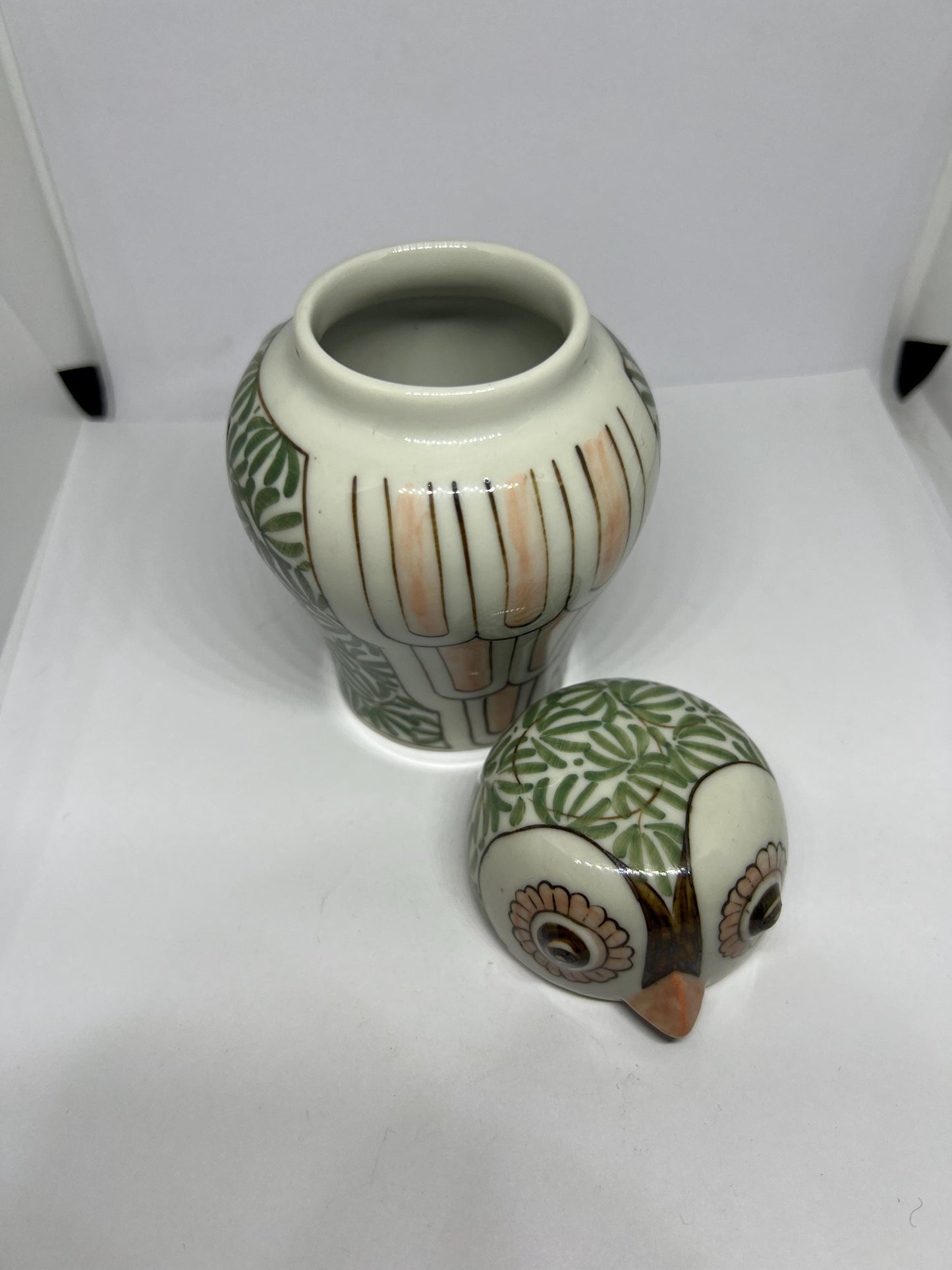 Vintage owl lidded ginger jar. Hand painted ceramic owl lidded pot.
